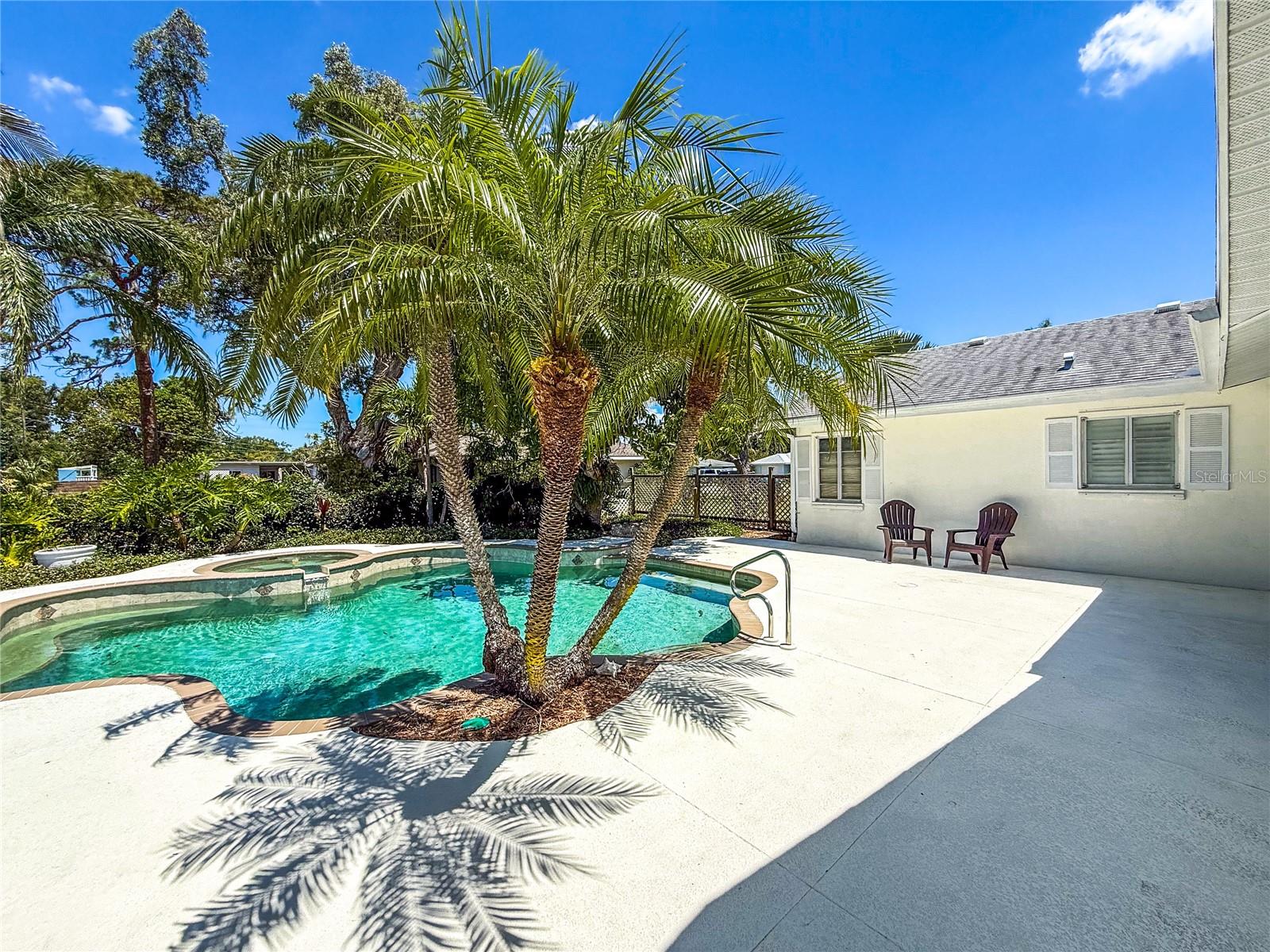 Listing photo id 12 for 214 49th Street W