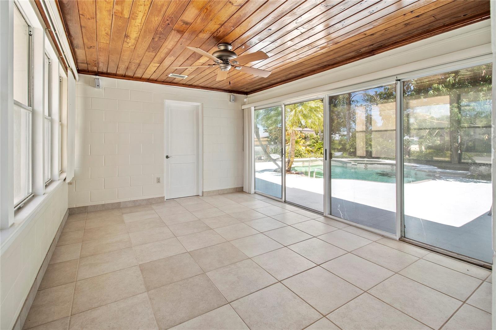 Listing photo id 14 for 214 49th Street W