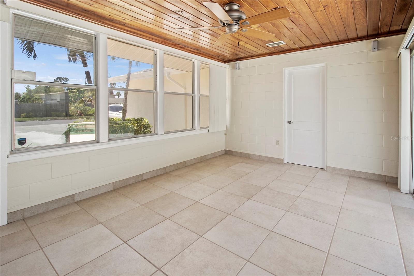 Listing photo id 15 for 214 49th Street W
