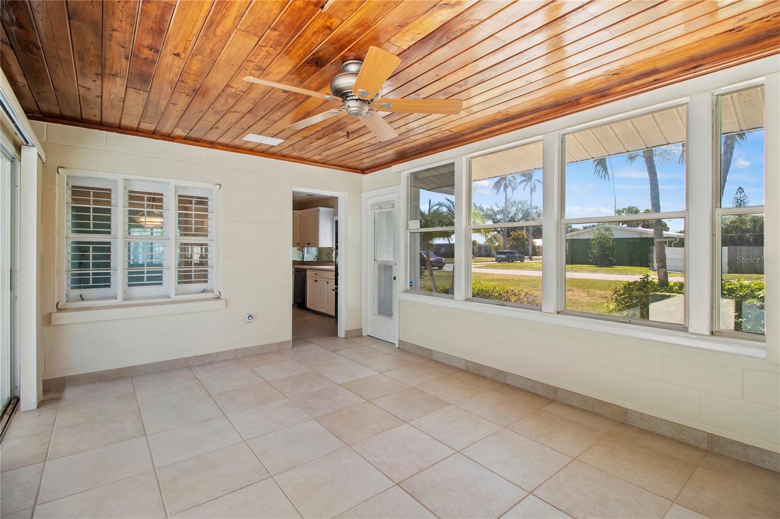 Listing photo id 16 for 214 49th Street W