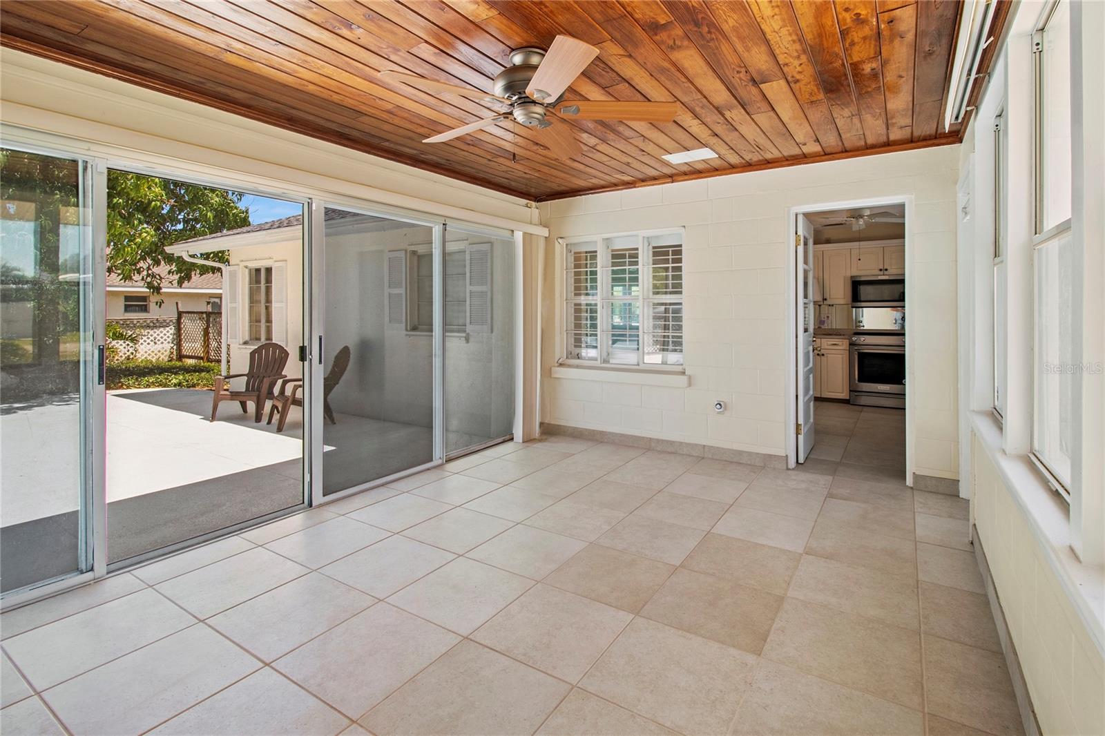 Listing photo id 17 for 214 49th Street W