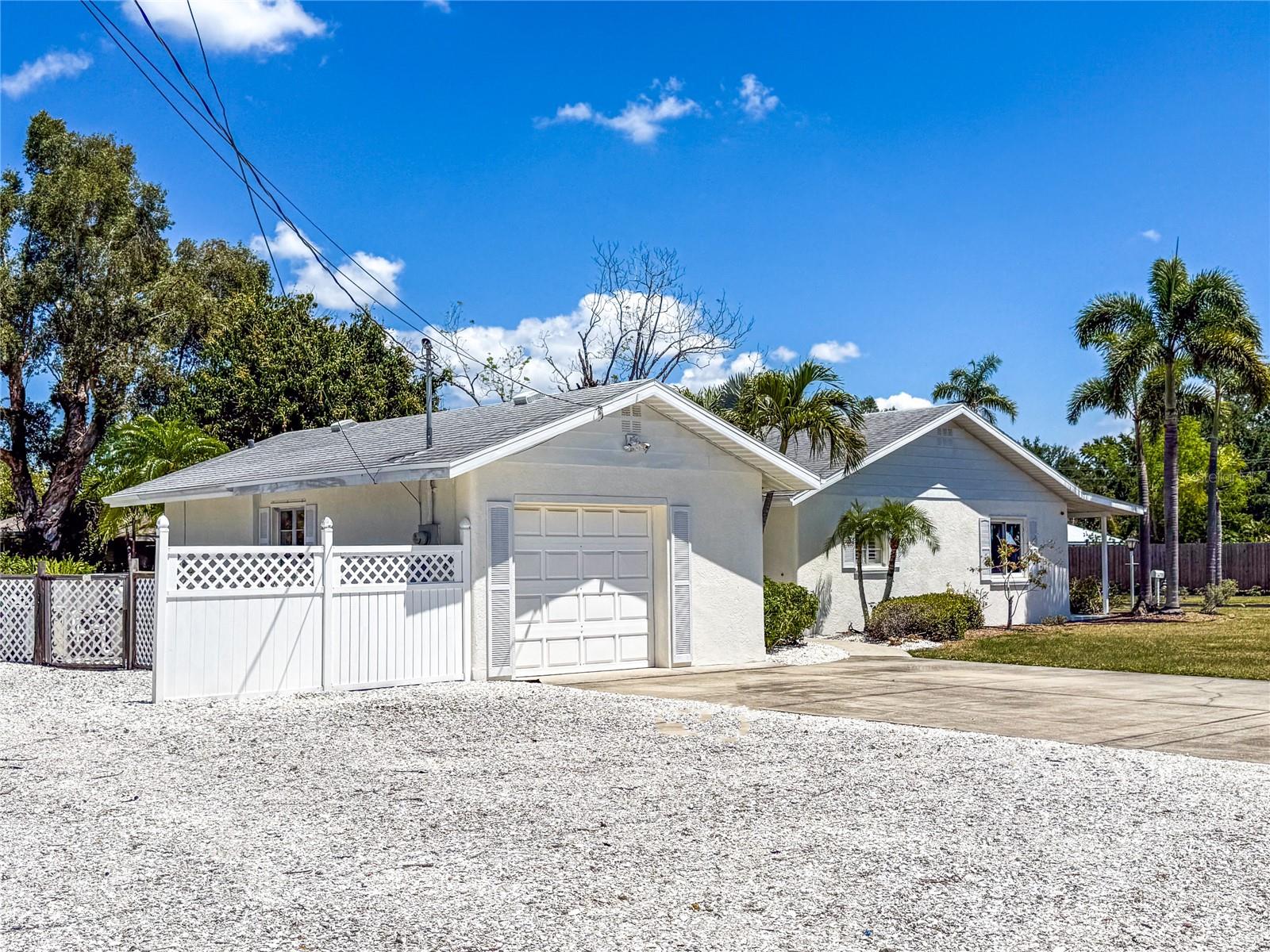 Listing photo id 18 for 214 49th Street W