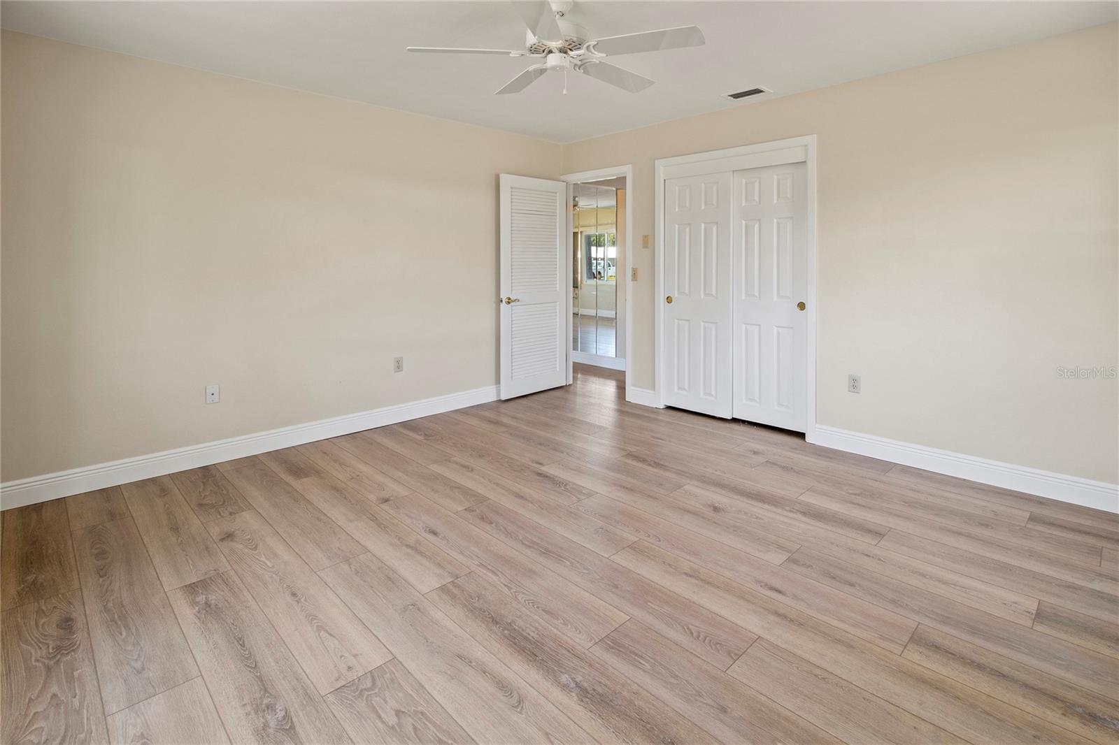 Listing photo id 4 for 214 49th Street W
