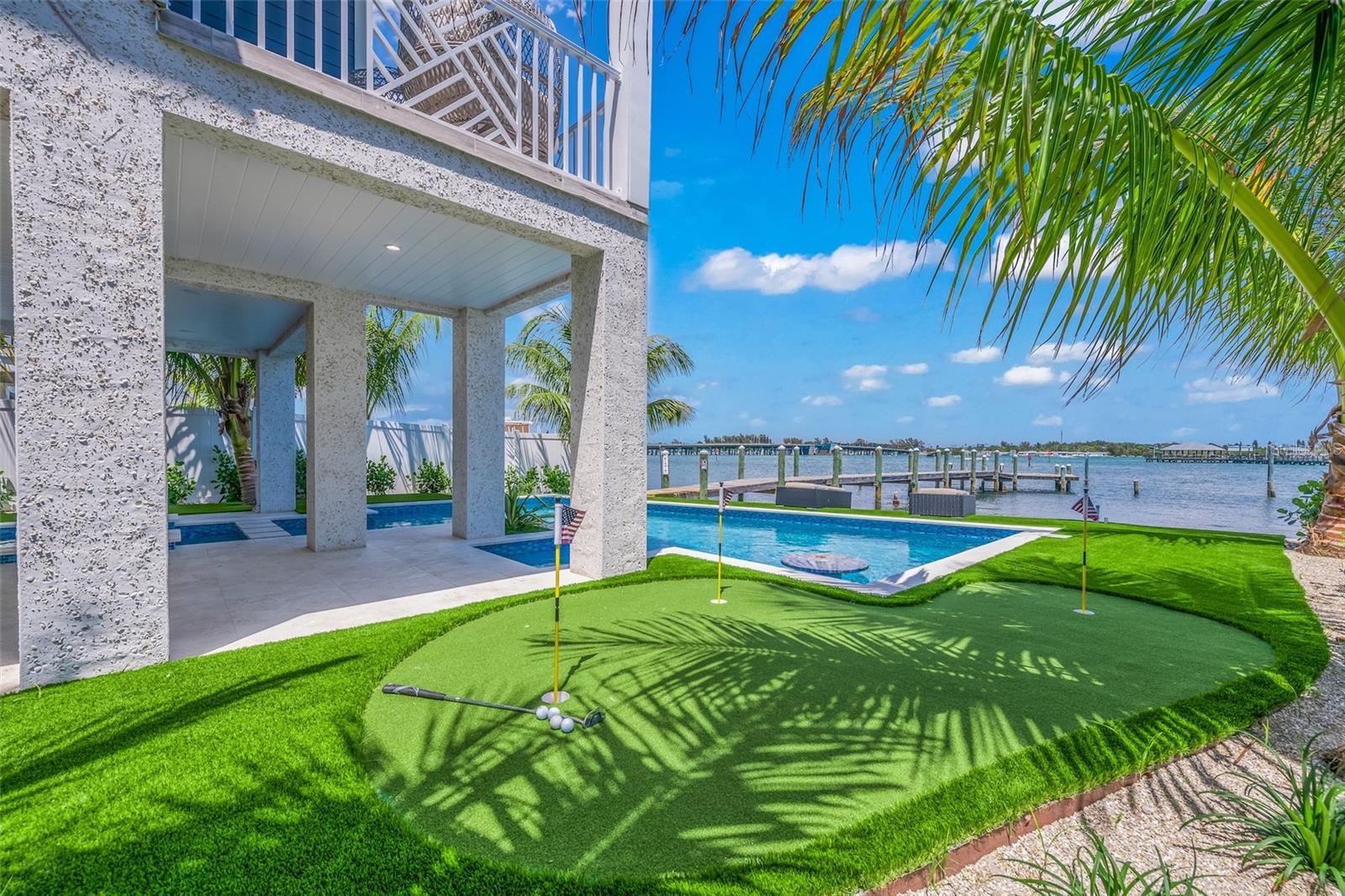 Image 13 of 92 For 201 Bay Drive N