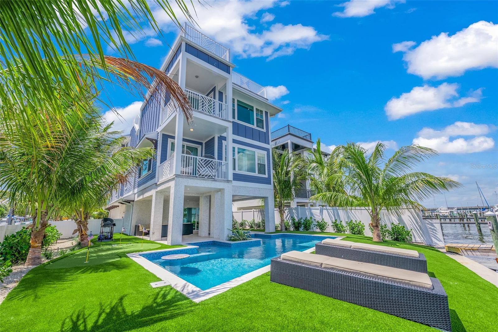 Image 14 of 92 For 201 Bay Drive N