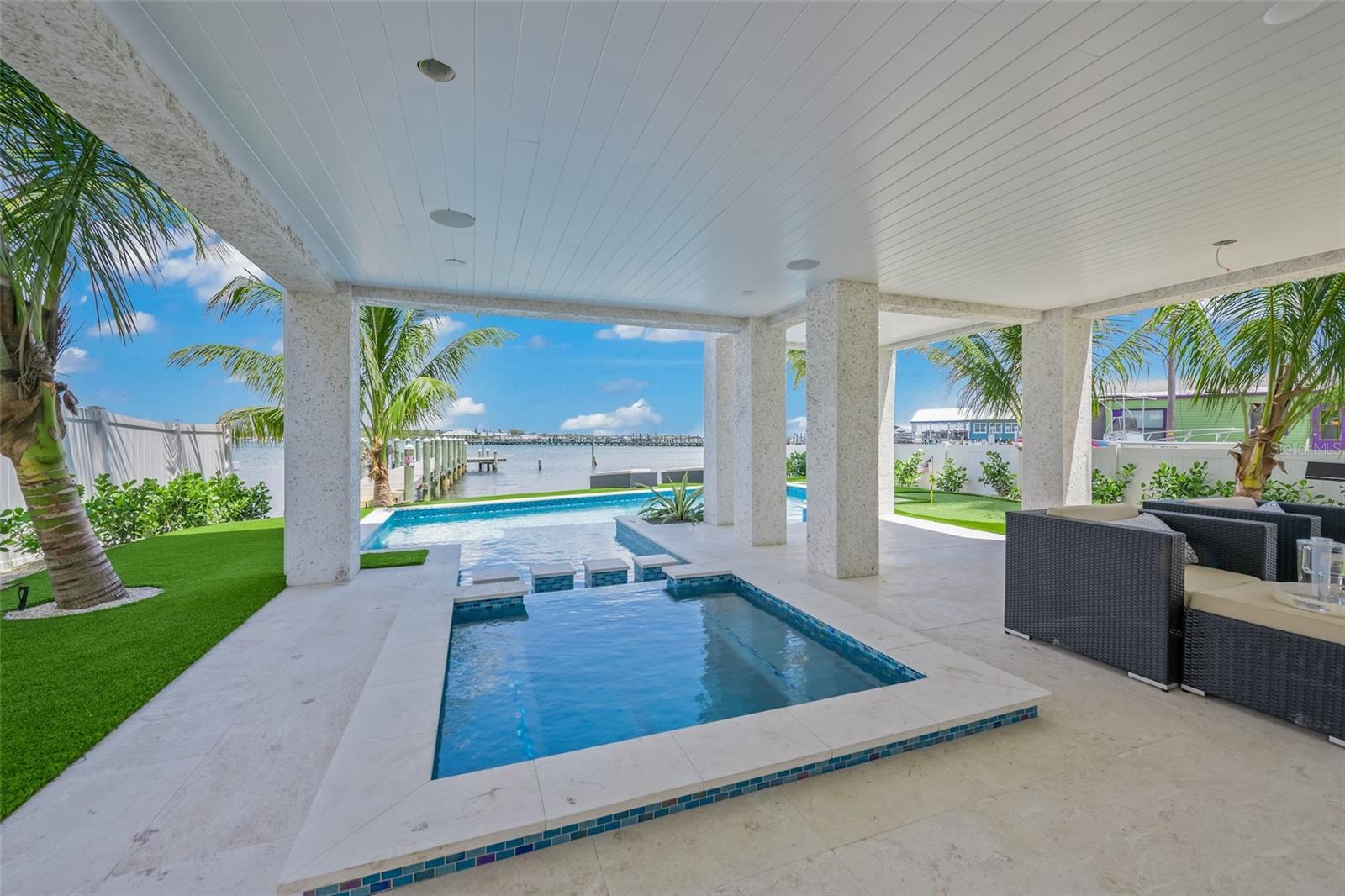 Image 15 of 92 For 201 Bay Drive N