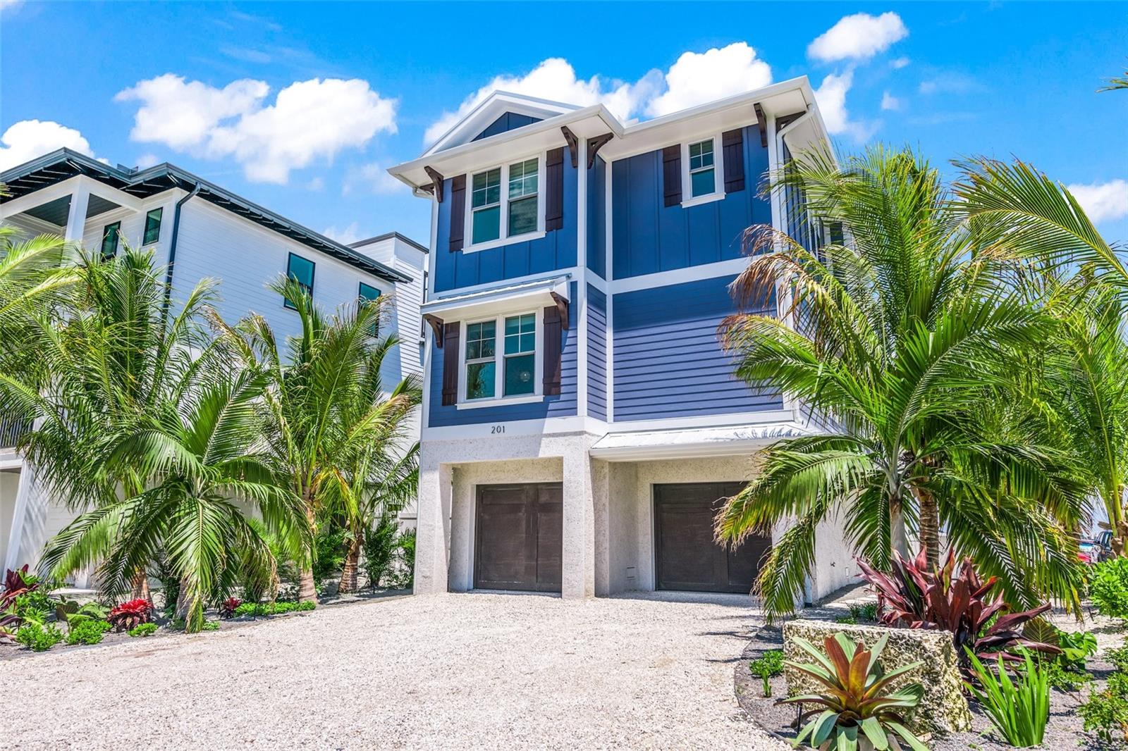 Image 2 of 92 For 201 Bay Drive N