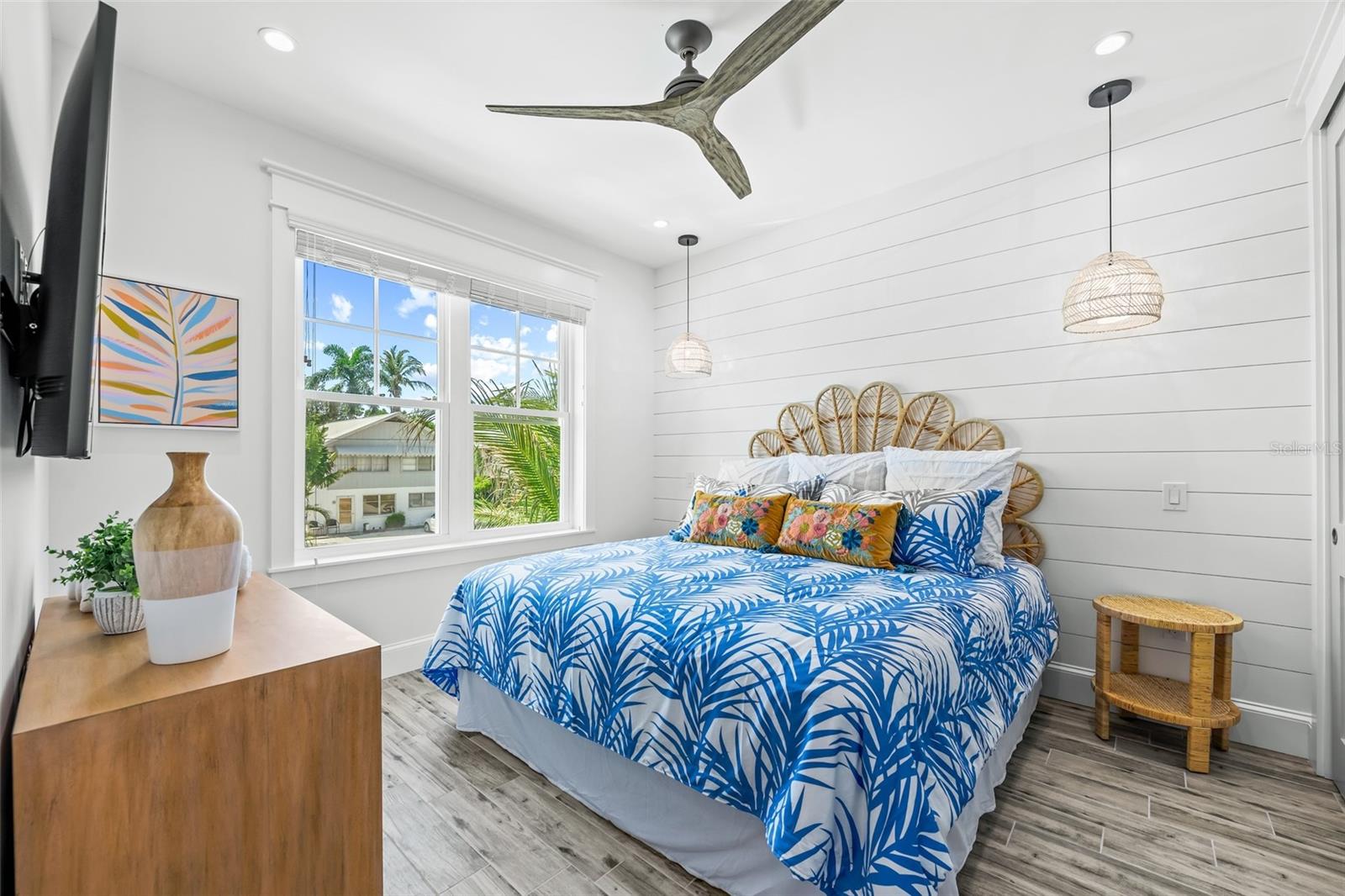 Image 30 of 92 For 201 Bay Drive N