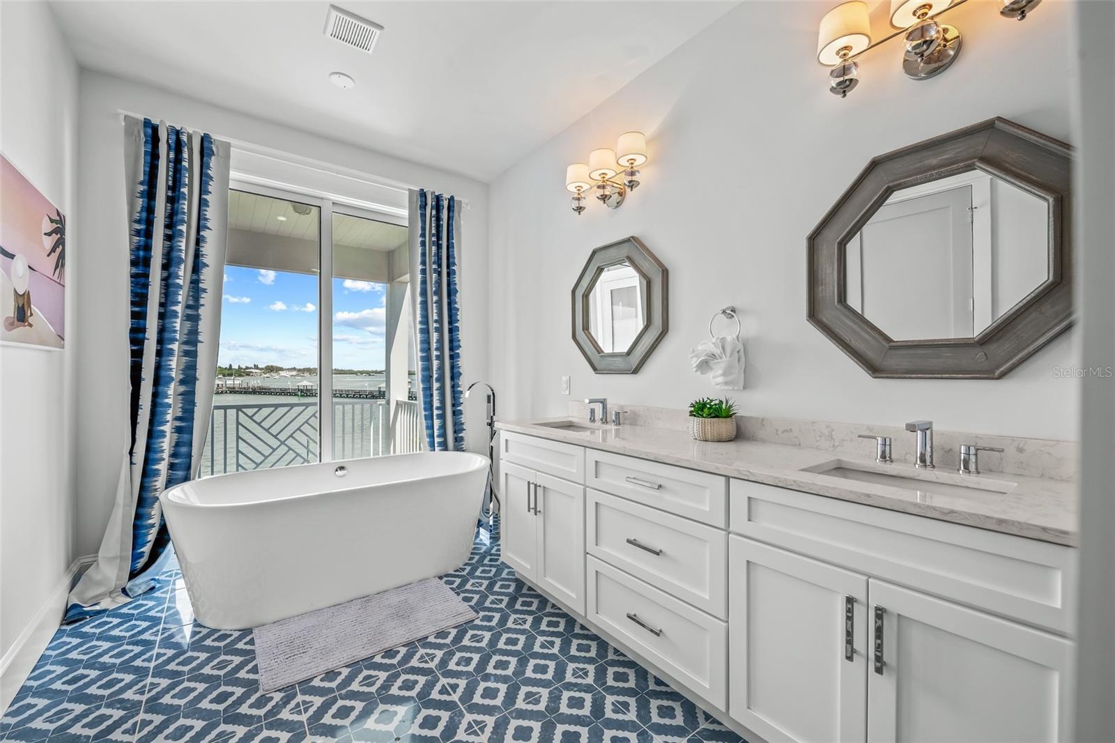 Image 45 of 92 For 201 Bay Drive N