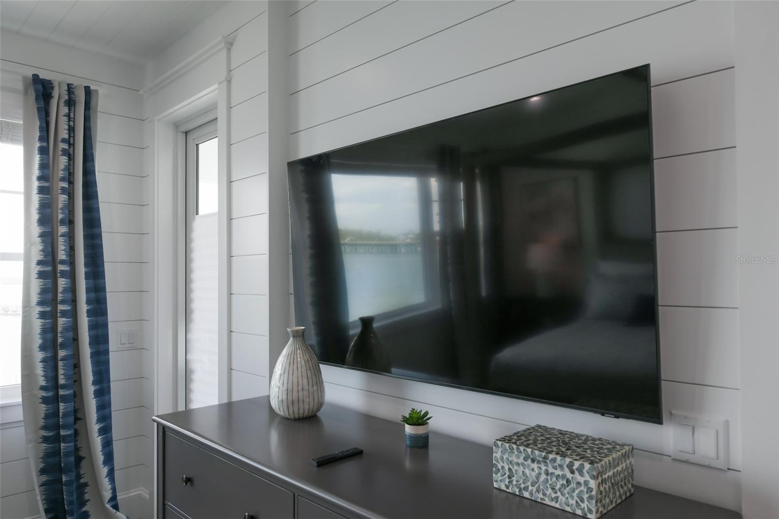 Image 54 of 92 For 201 Bay Drive N