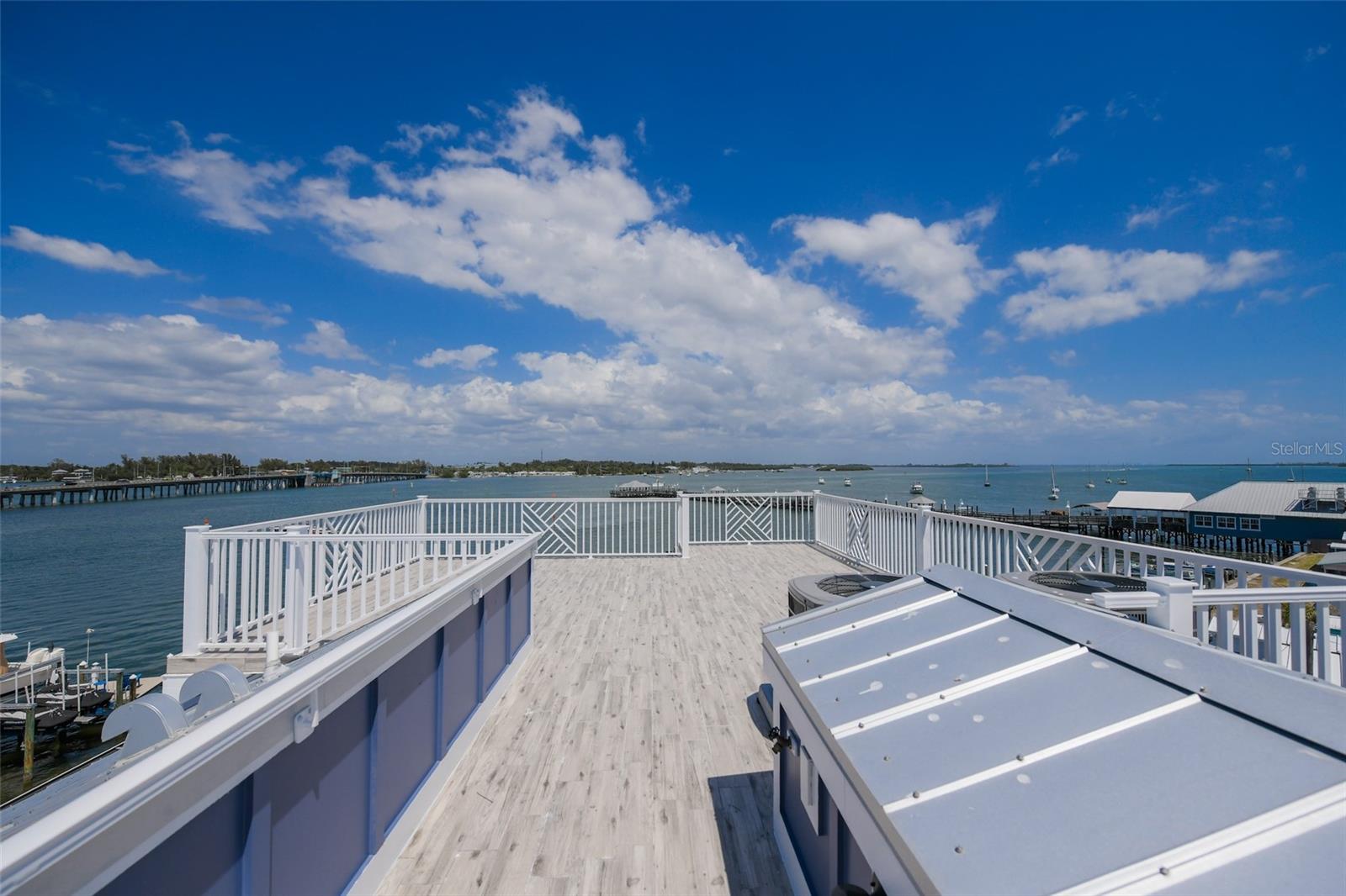 Image 60 of 92 For 201 Bay Drive N