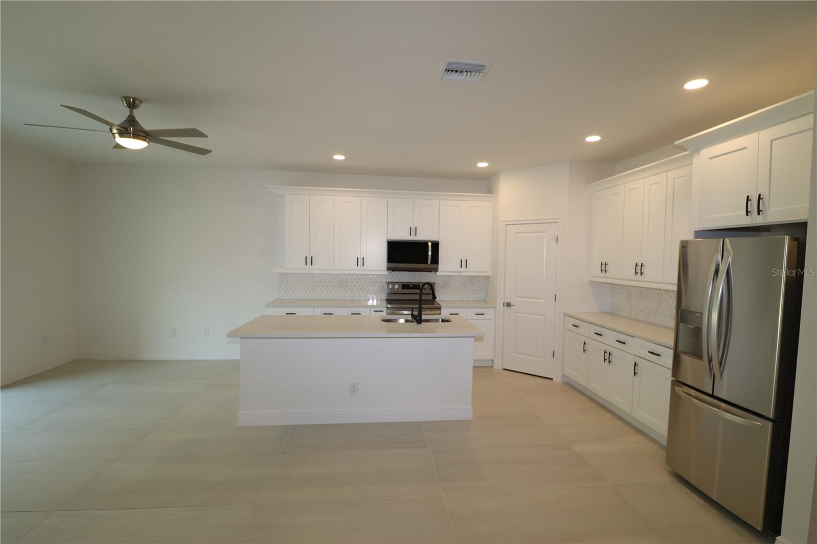 Image 11 of 18 For 307 Lomond Drive