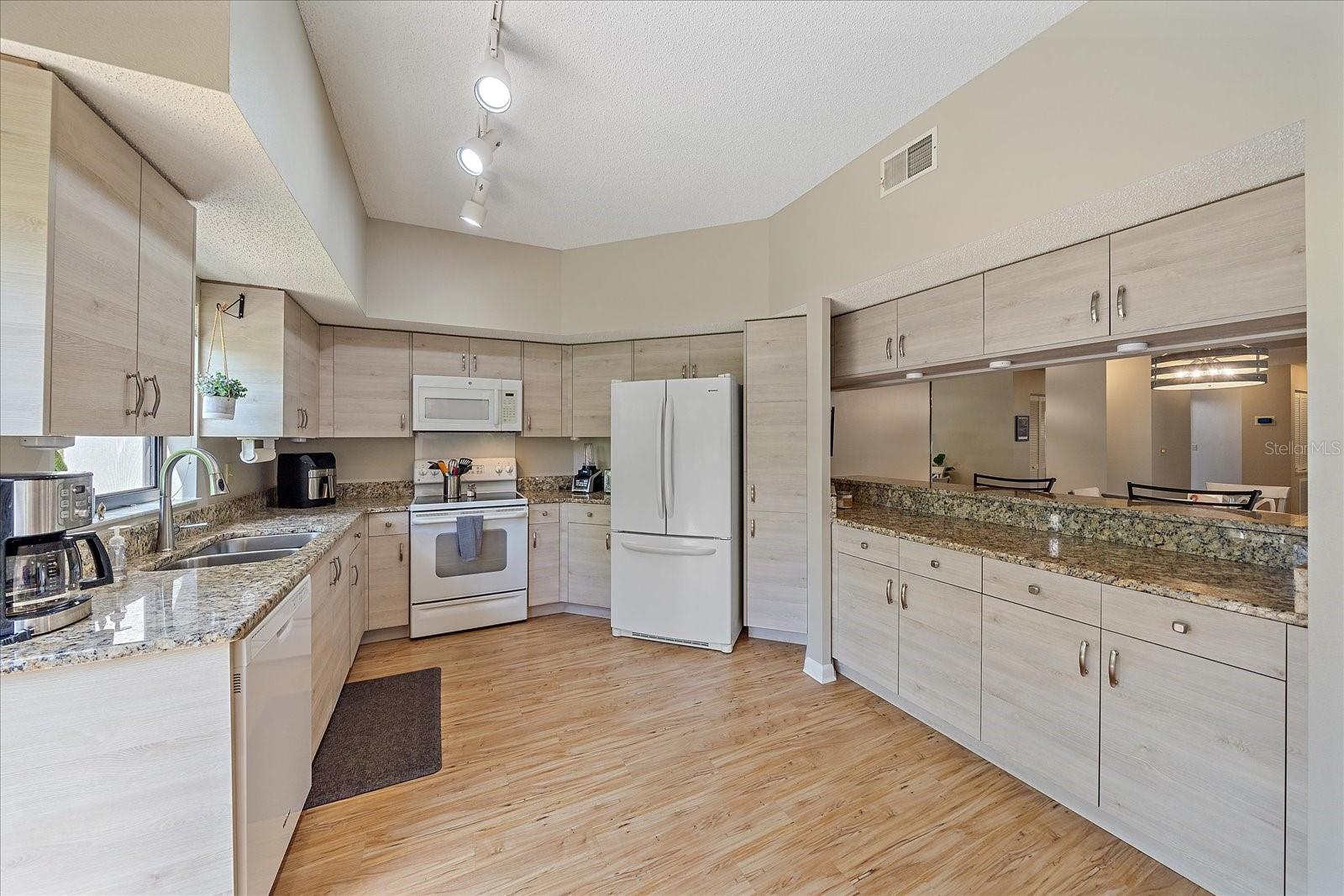 Image 12 of 39 For 1612 Starling Drive 101