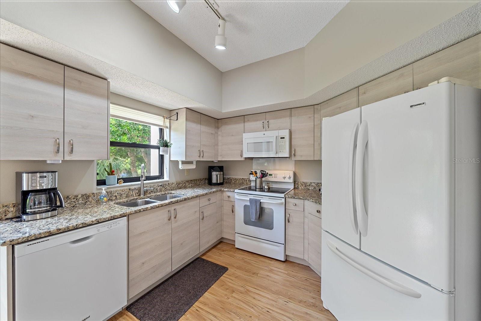 Image 13 of 39 For 1612 Starling Drive 101