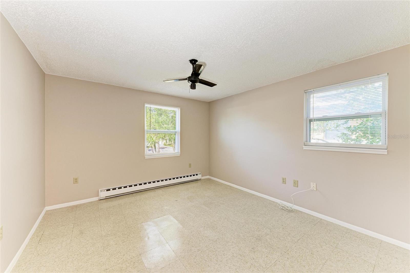 Image 33 of 46 For 909 Turner Street