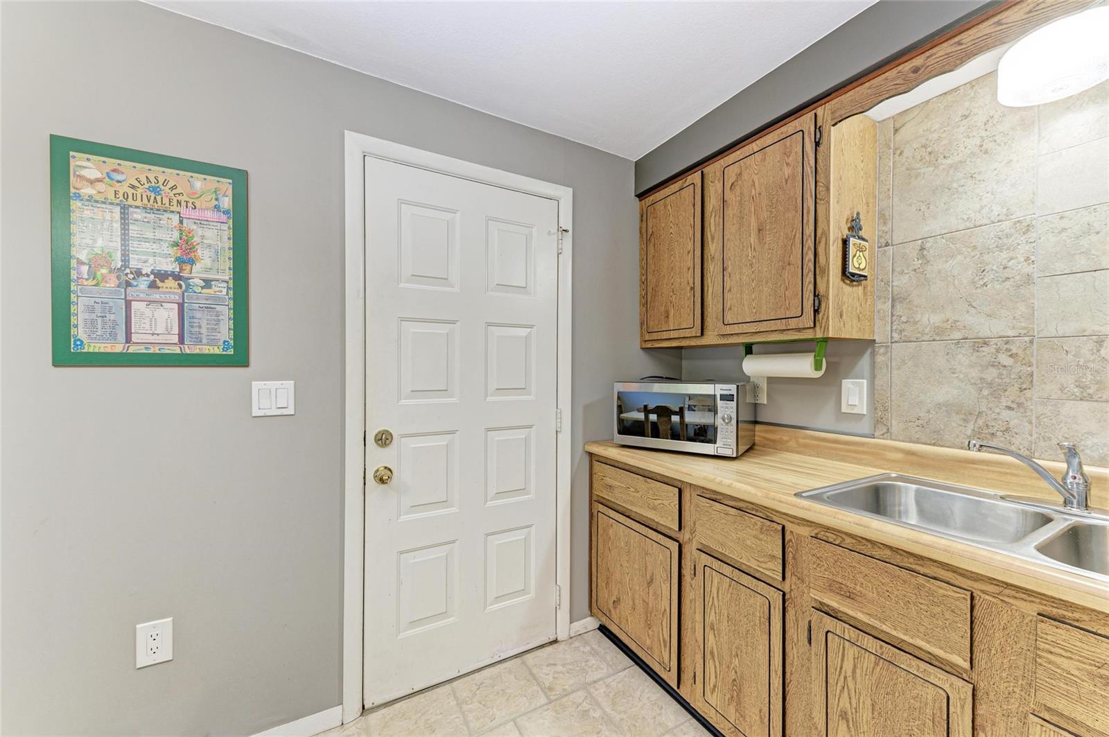 Image 9 of 46 For 909 Turner Street
