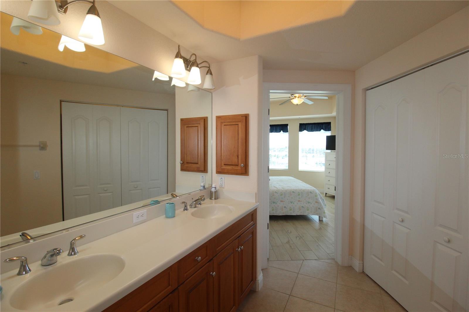 Image 19 of 42 For 501 Haben Boulevard 704