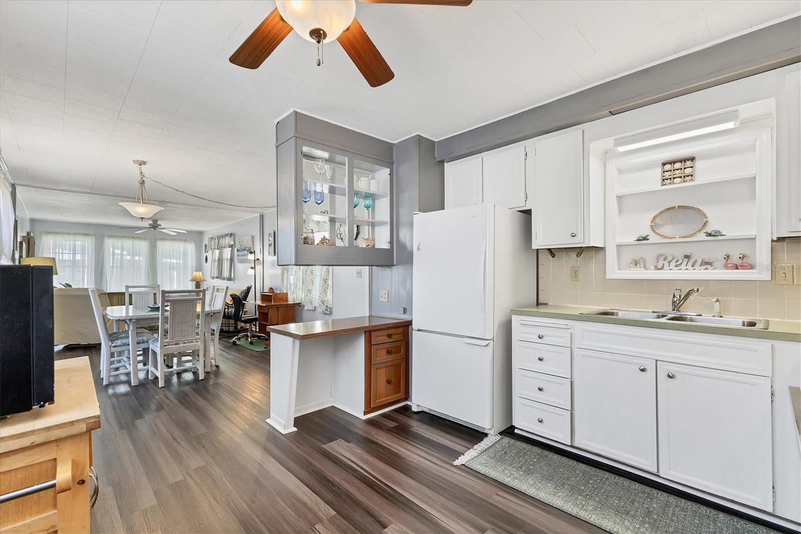 Image 11 of 47 For 1307 41st Avenue E