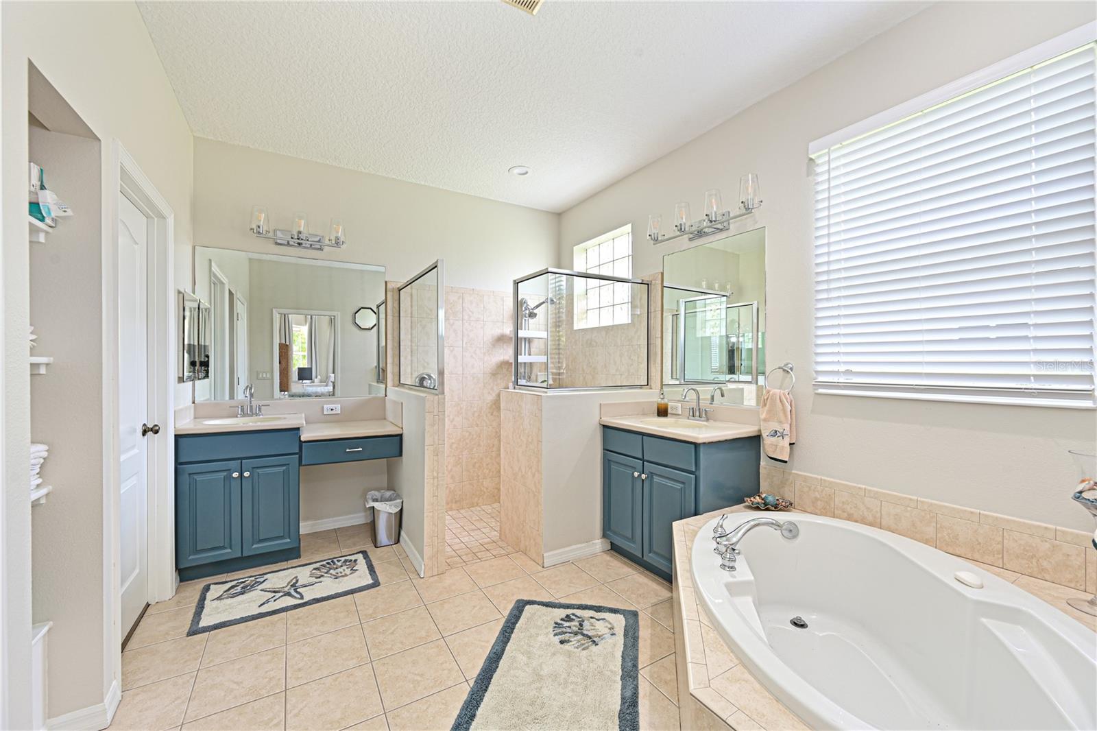 Image 15 of 41 For 211 Dahlia Court
