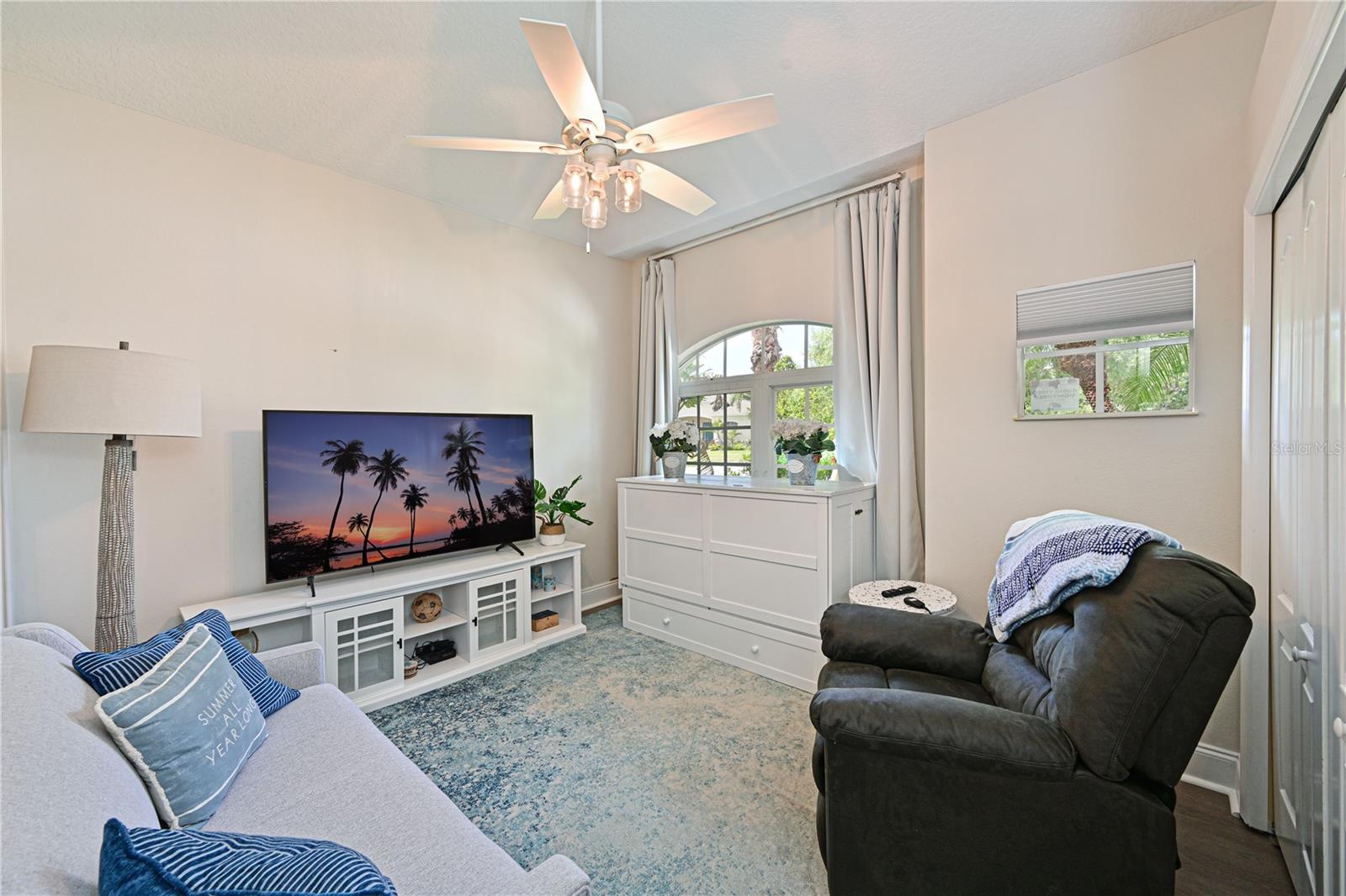 Image 21 of 41 For 211 Dahlia Court