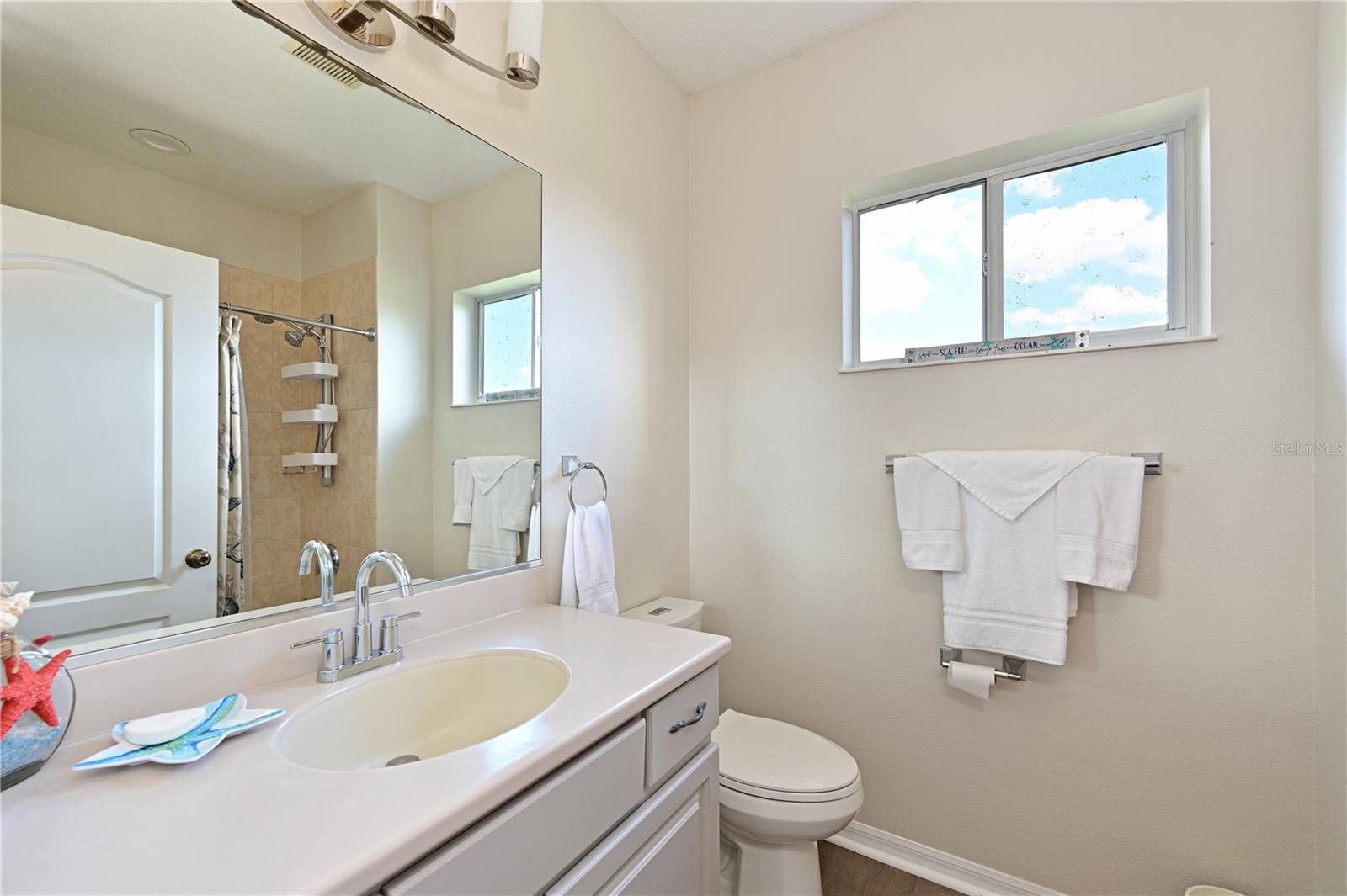 Image 23 of 41 For 211 Dahlia Court