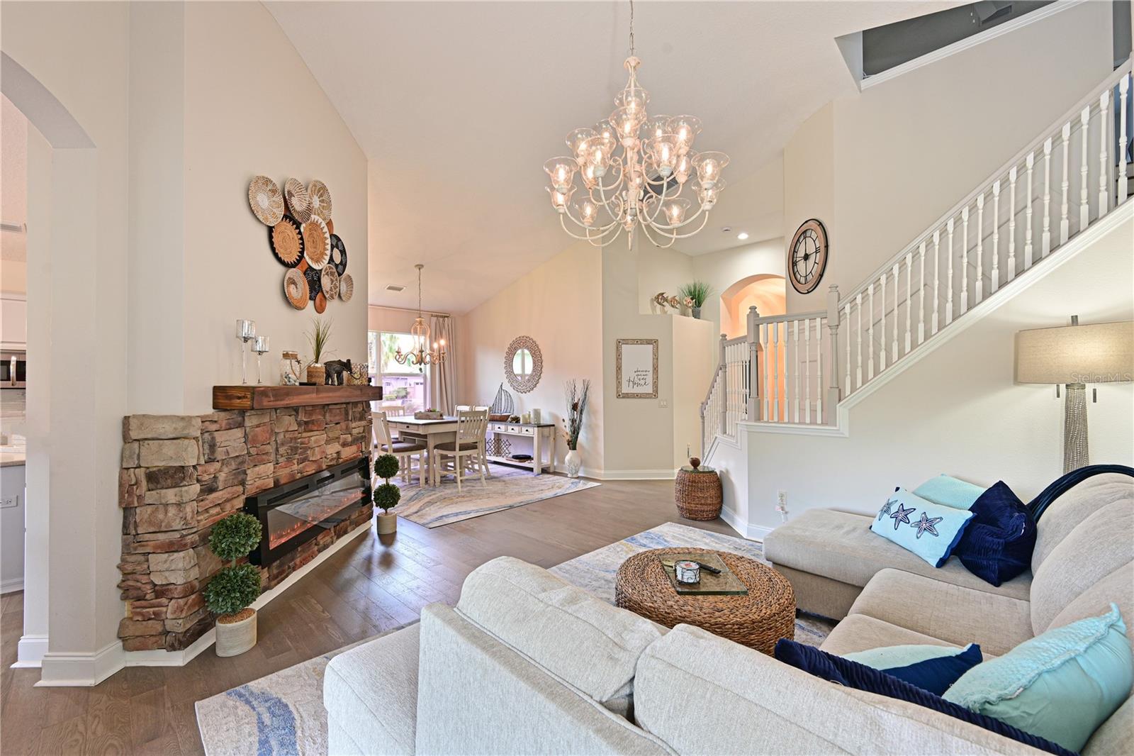Image 4 of 41 For 211 Dahlia Court