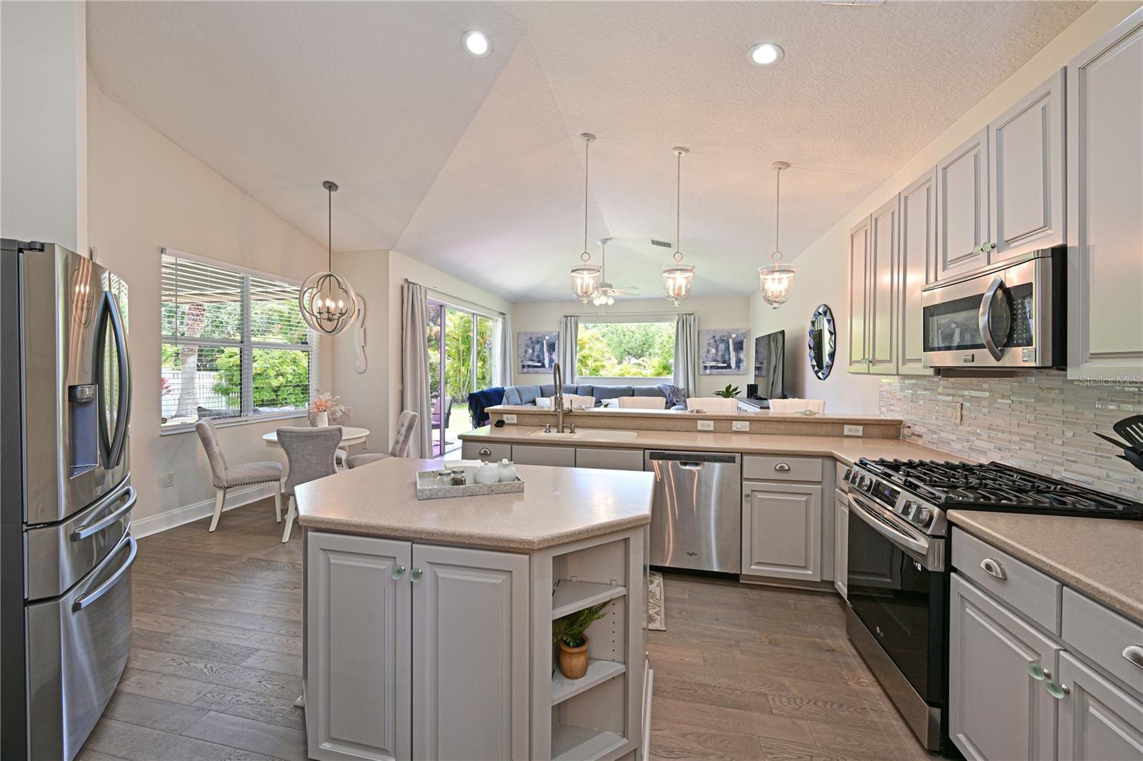 Image 5 of 41 For 211 Dahlia Court