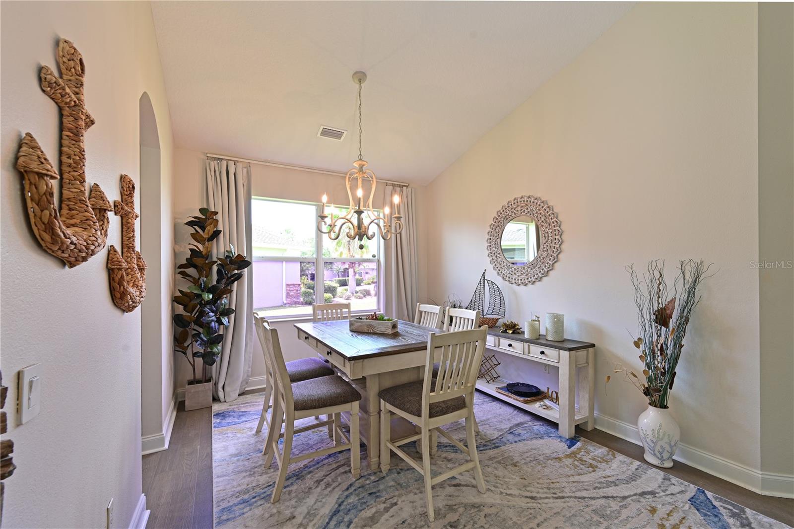 Image 8 of 41 For 211 Dahlia Court