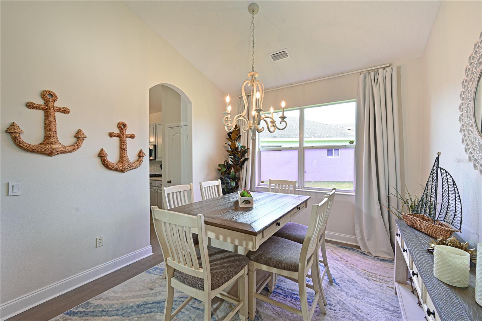 Image 9 of 41 For 211 Dahlia Court