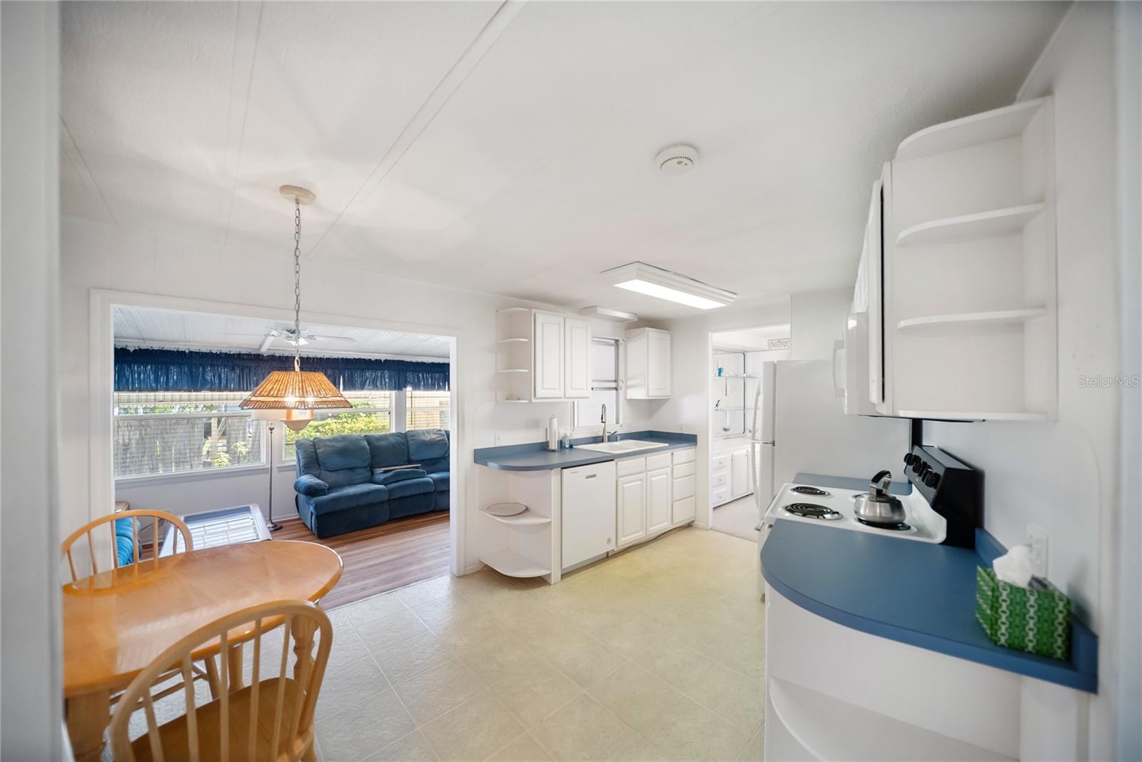Image 18 of 51 For 2107 Palma Sola Boulevard 83