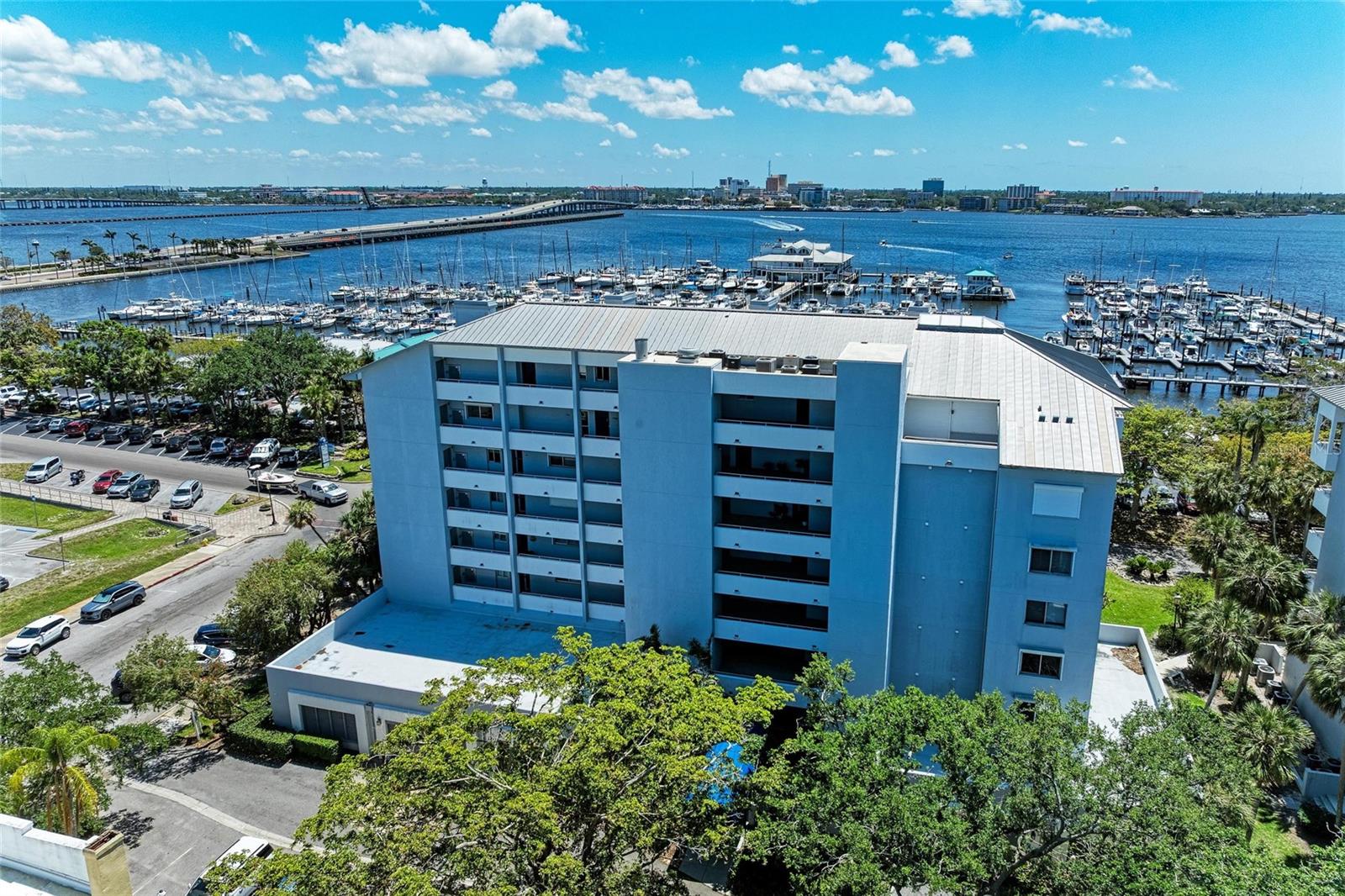 Image 7 of 42 For 1000 Riverside Drive B202