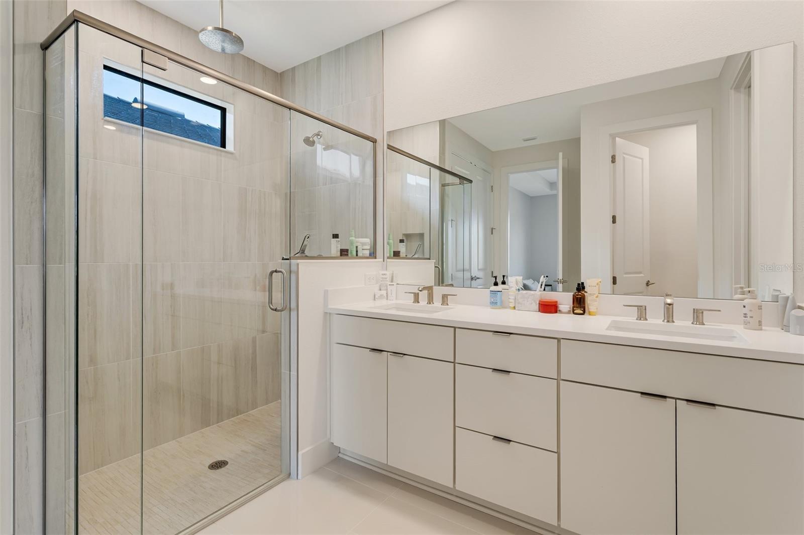 Image 18 of 45 For 18525 Midsummer Place