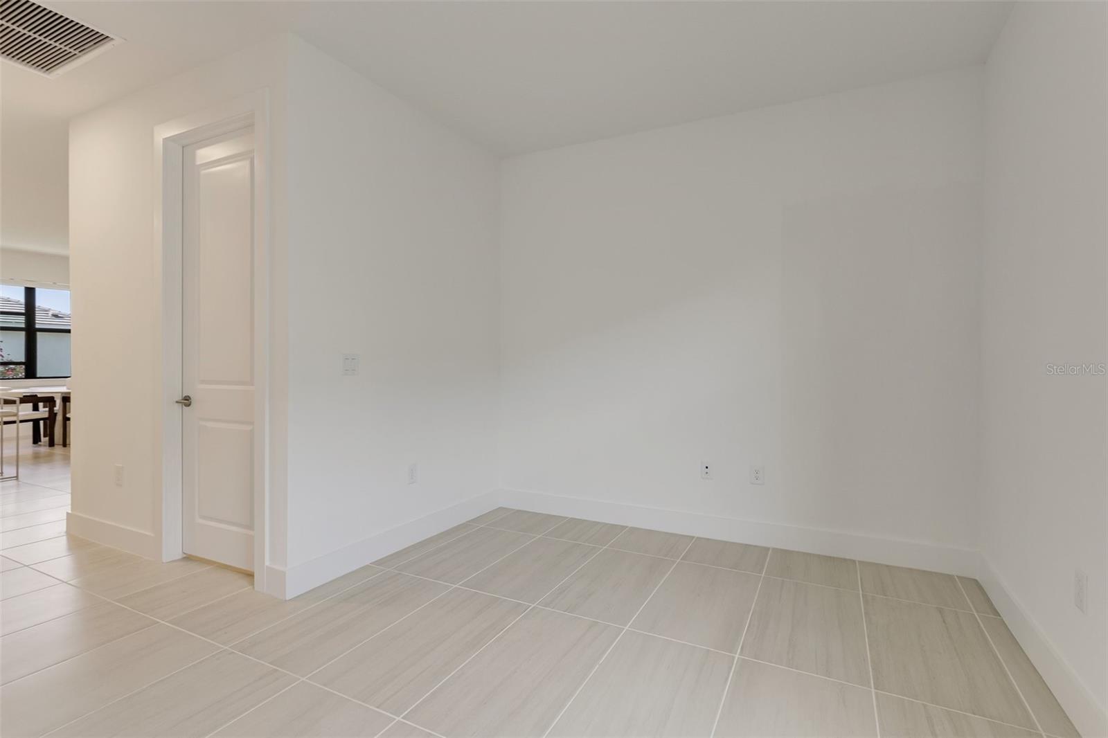 Image 19 of 45 For 18525 Midsummer Place