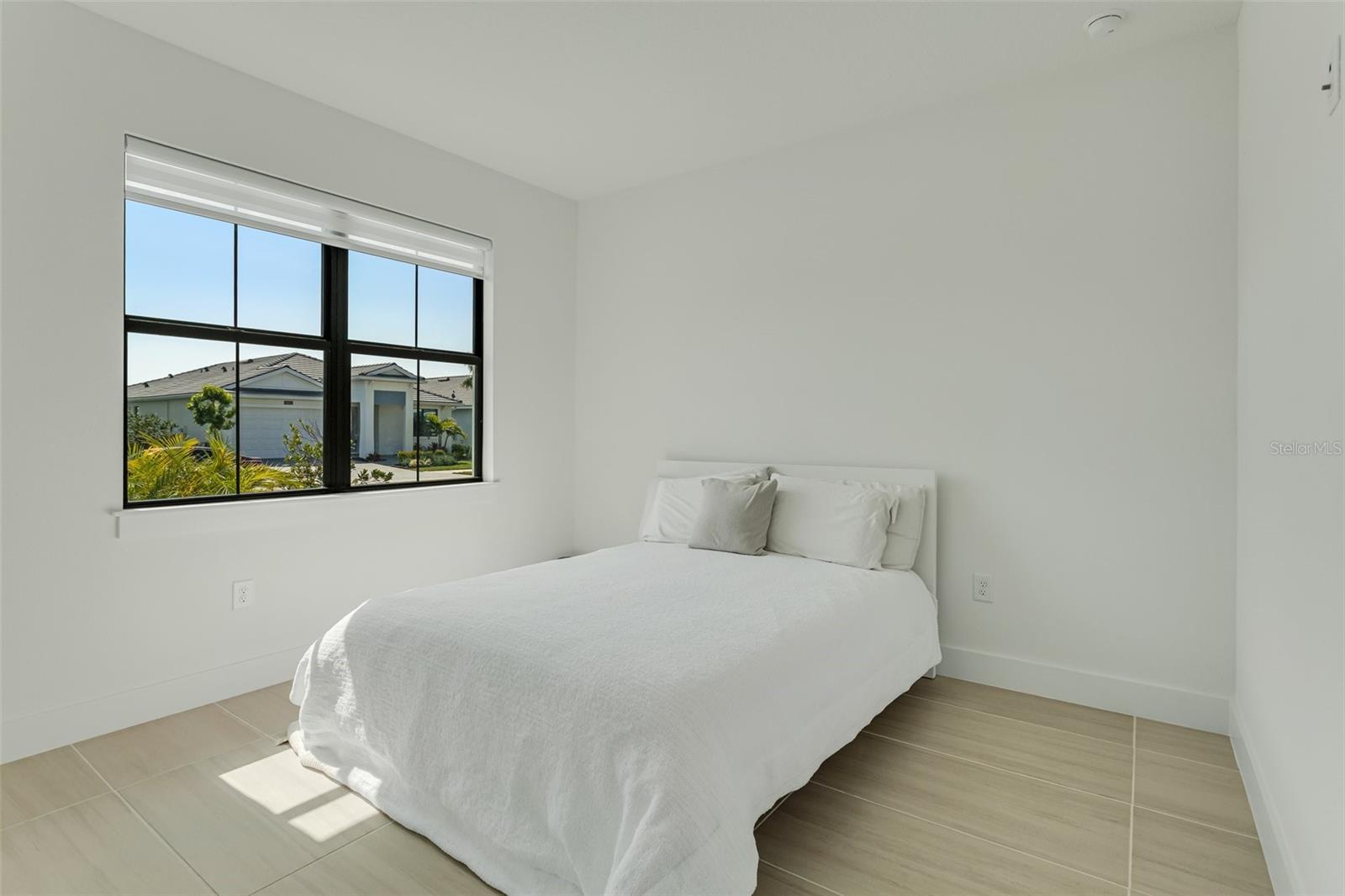 Image 22 of 45 For 18525 Midsummer Place
