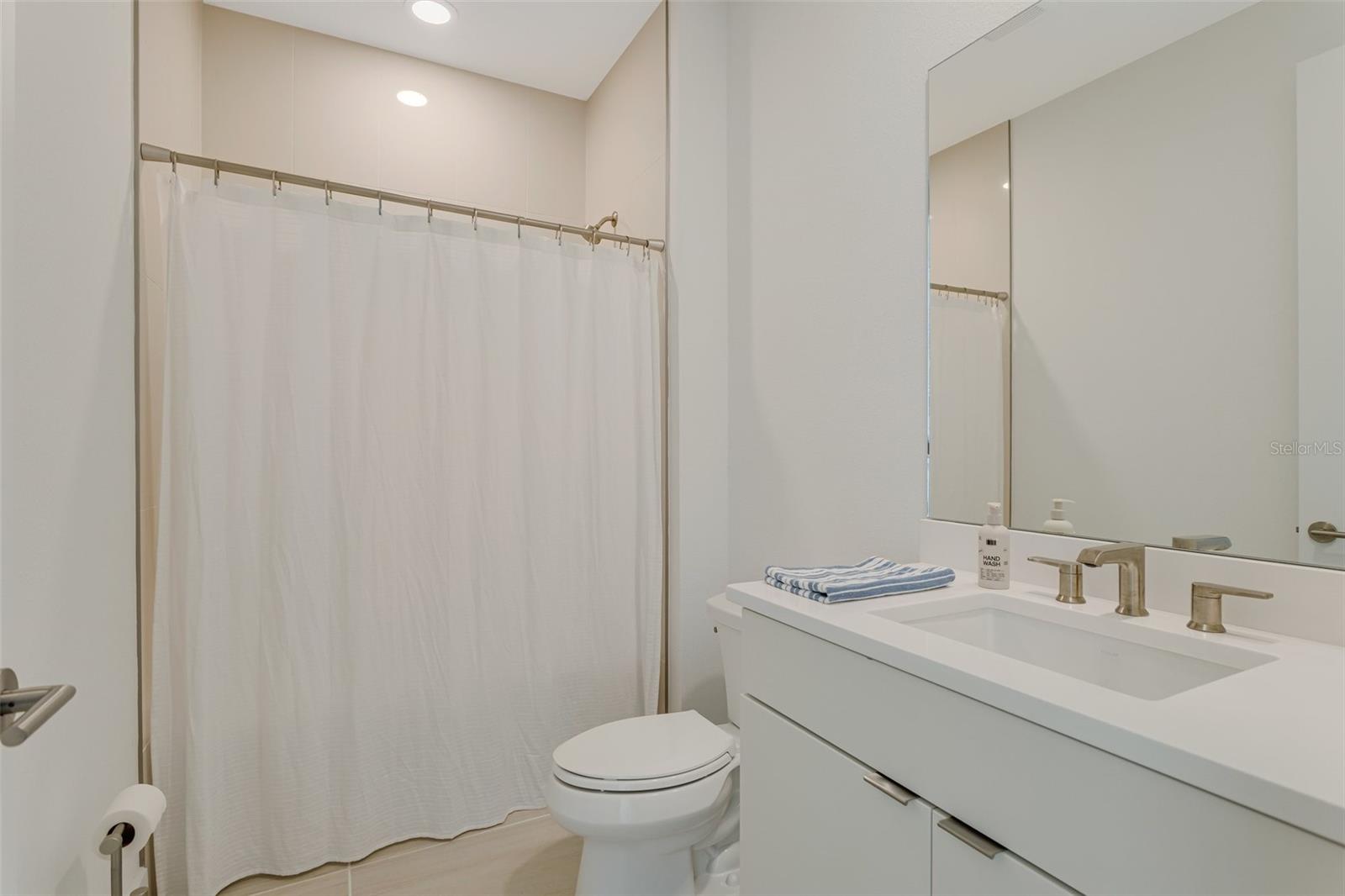 Image 25 of 45 For 18525 Midsummer Place