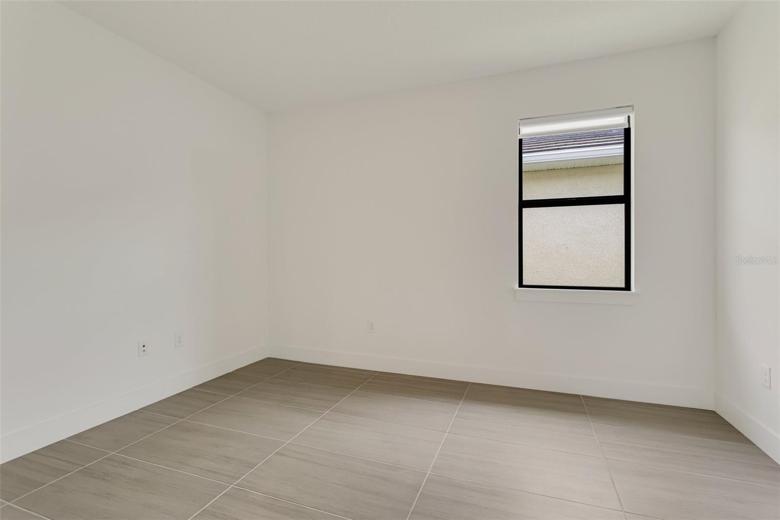 Image 27 of 45 For 18525 Midsummer Place