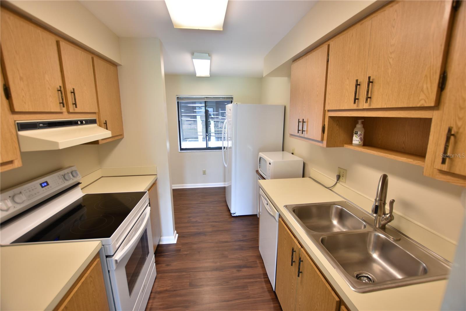 Image 2 of 15 For 4604 Longwater  77