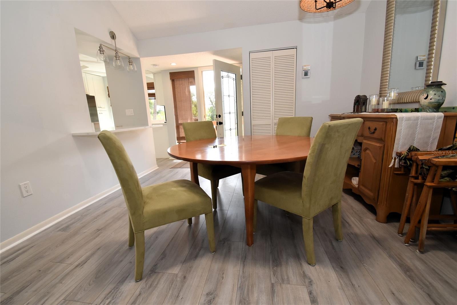Image 6 of 37 For 1657 Brookhouse Circle Br254