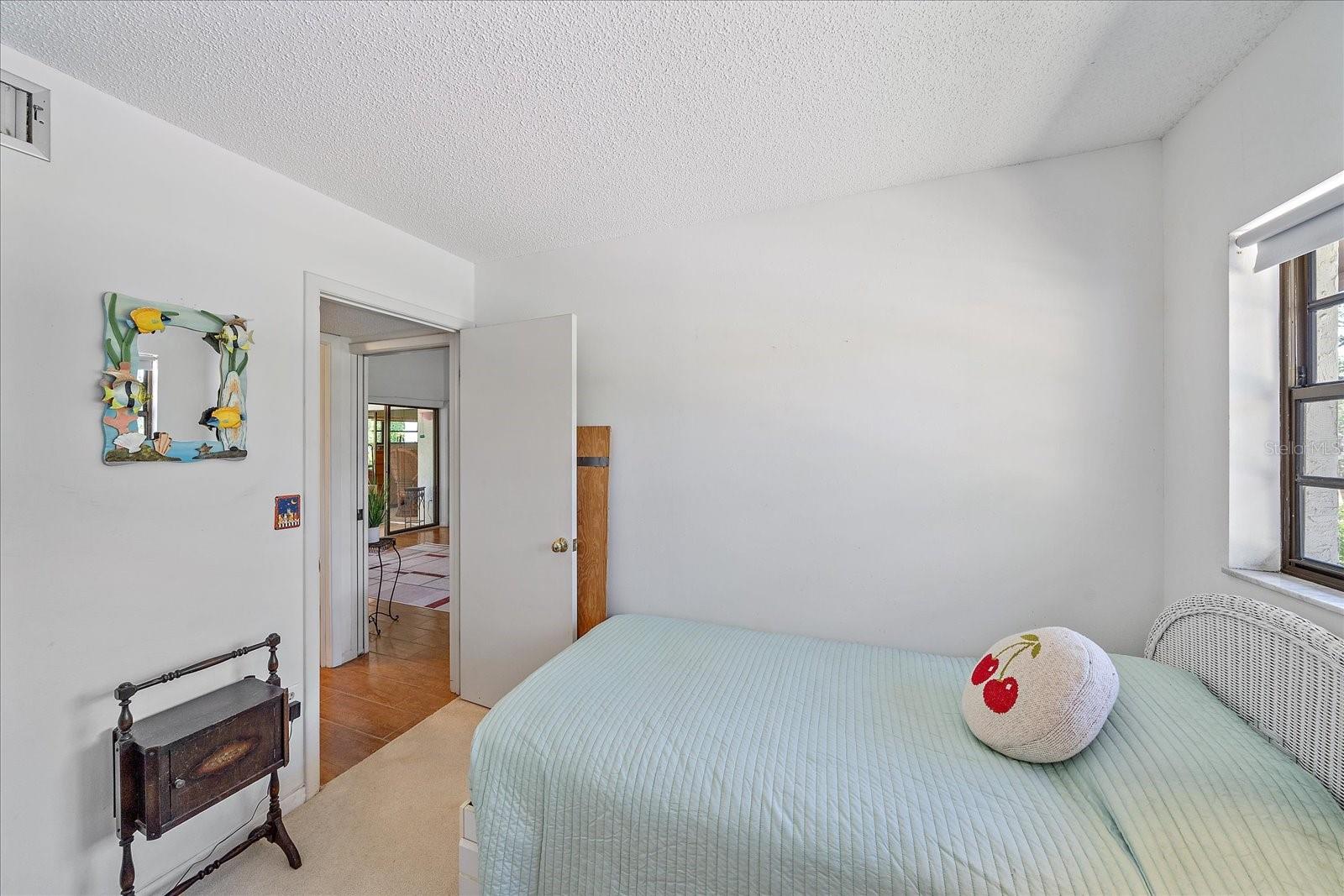 Image 12 of 34 For 6040 Oak Creek Lane 1822