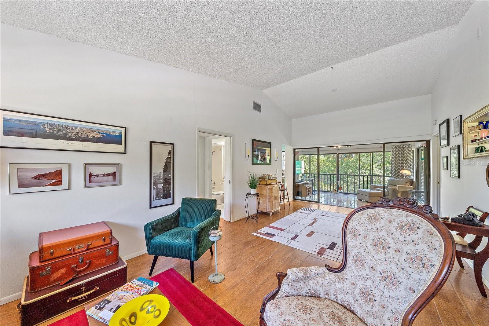 Image 18 of 34 For 6040 Oak Creek Lane 1822