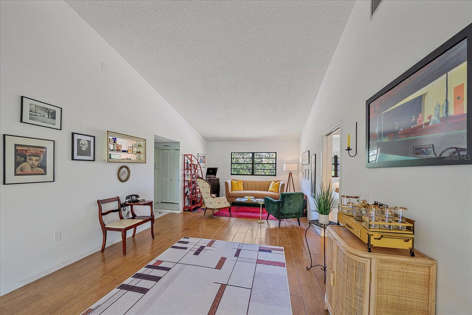 Image 3 of 34 For 6040 Oak Creek Lane 1822