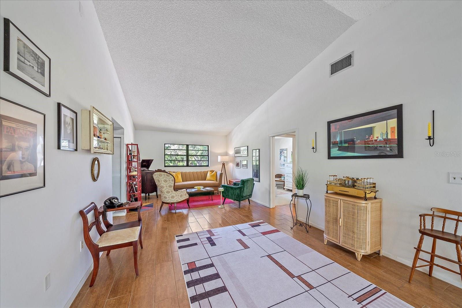 Image 4 of 34 For 6040 Oak Creek Lane 1822