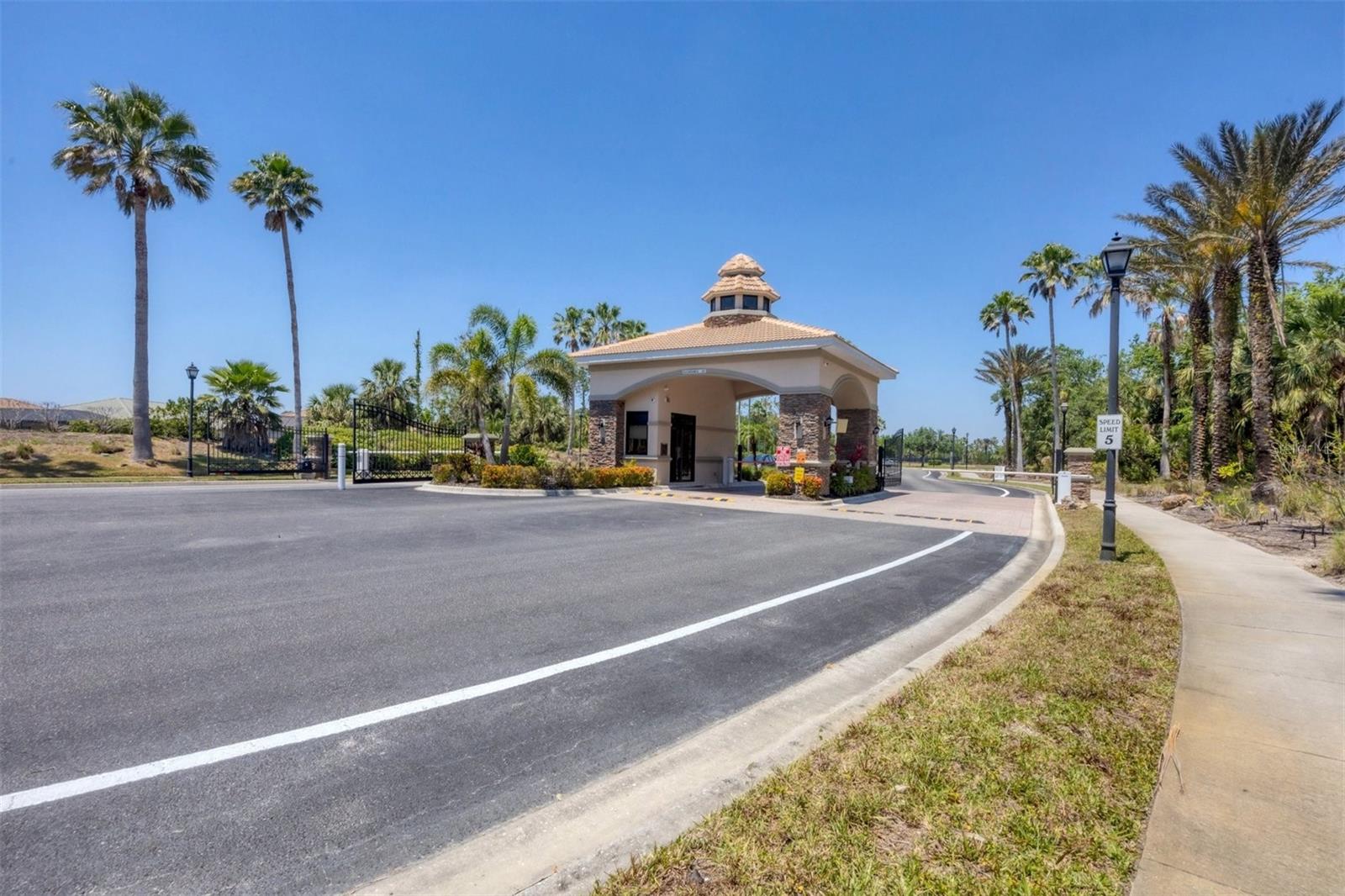 Image 32 of 52 For 11702 Anhinga Avenue