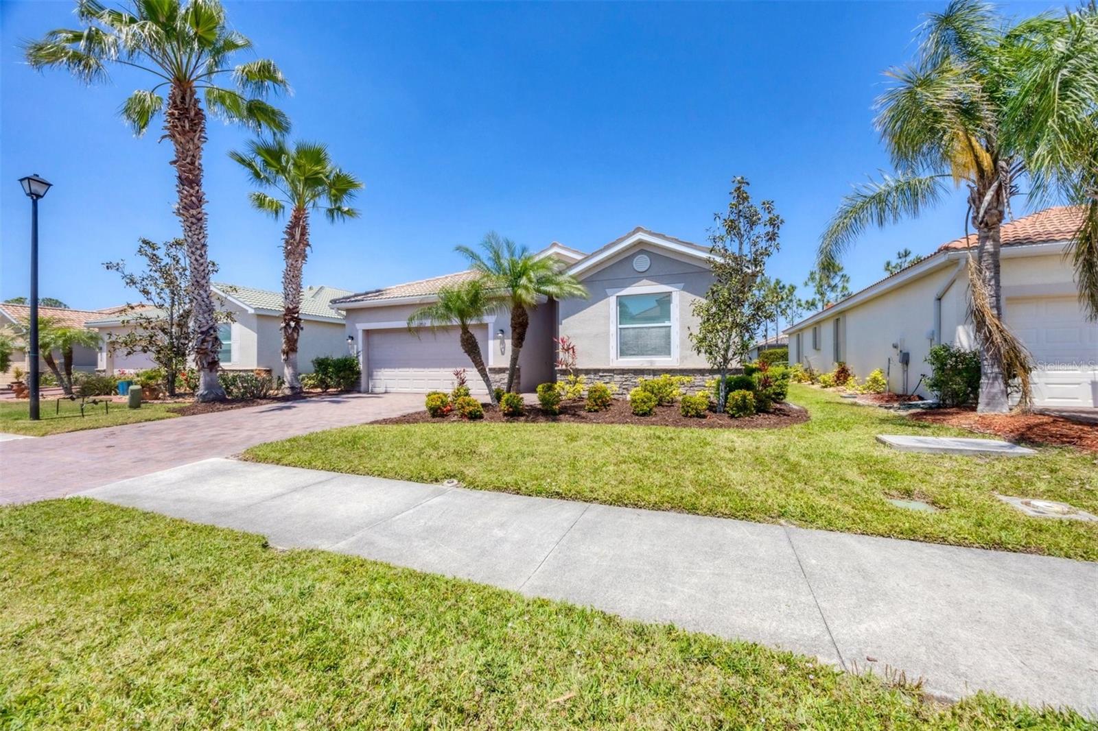 Image 4 of 52 For 11702 Anhinga Avenue