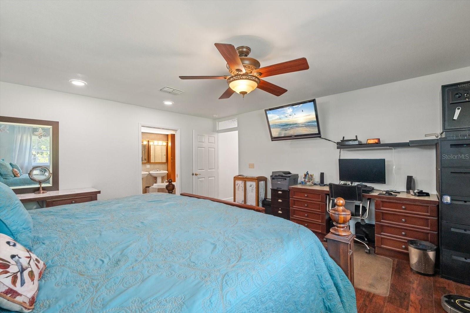 Image 16 of 55 For 5024 37th Street E
