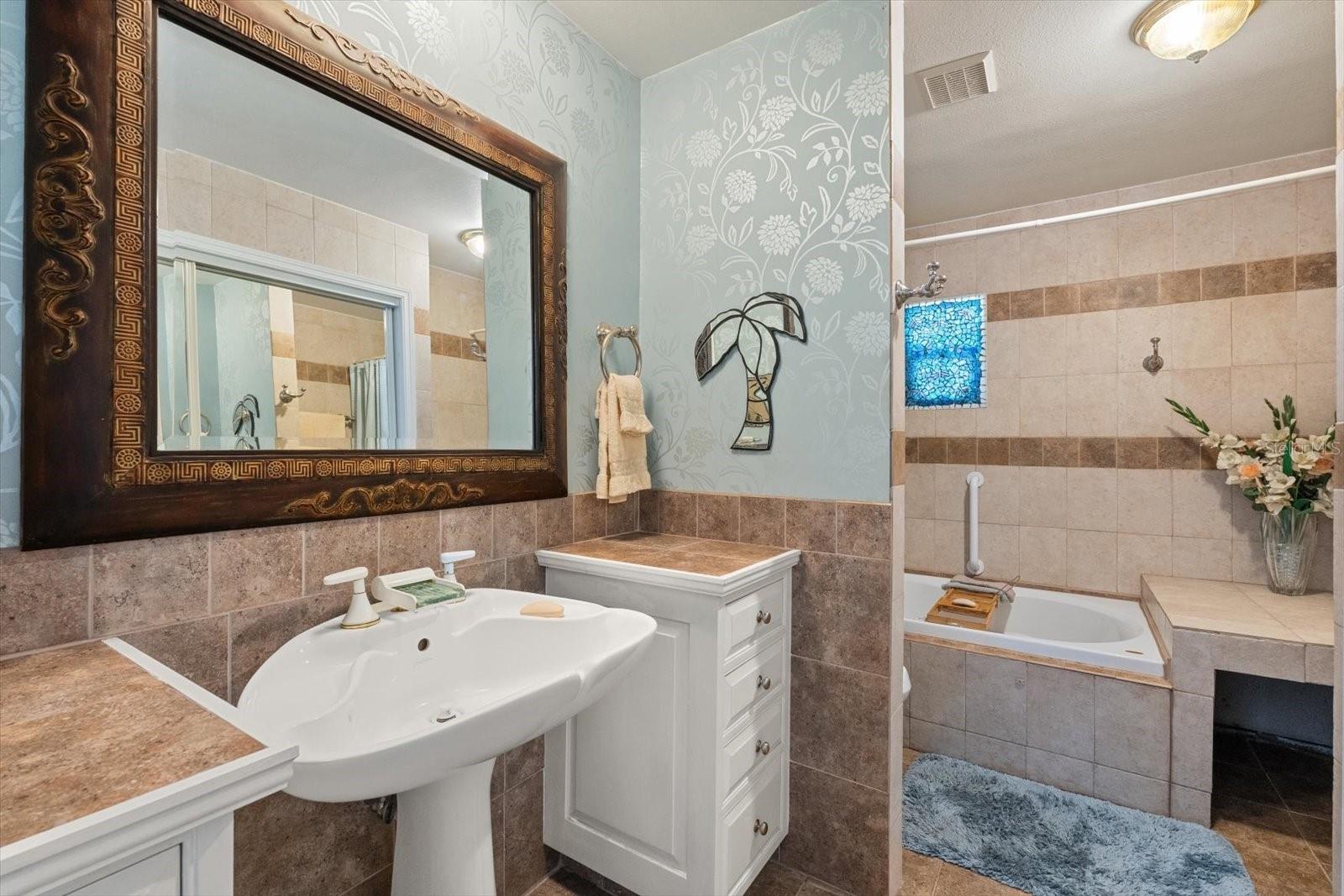 Image 20 of 55 For 5024 37th Street E