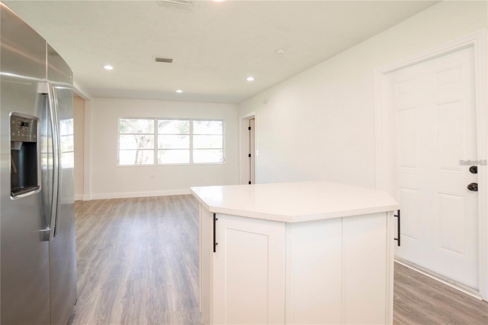 Image 11 of 37 For 1501 7th Street Se