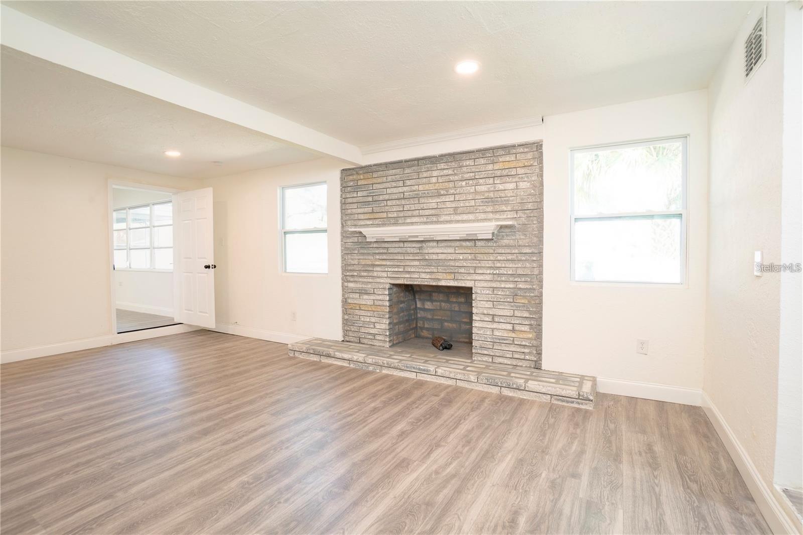 Image 31 of 37 For 1501 7th Street Se