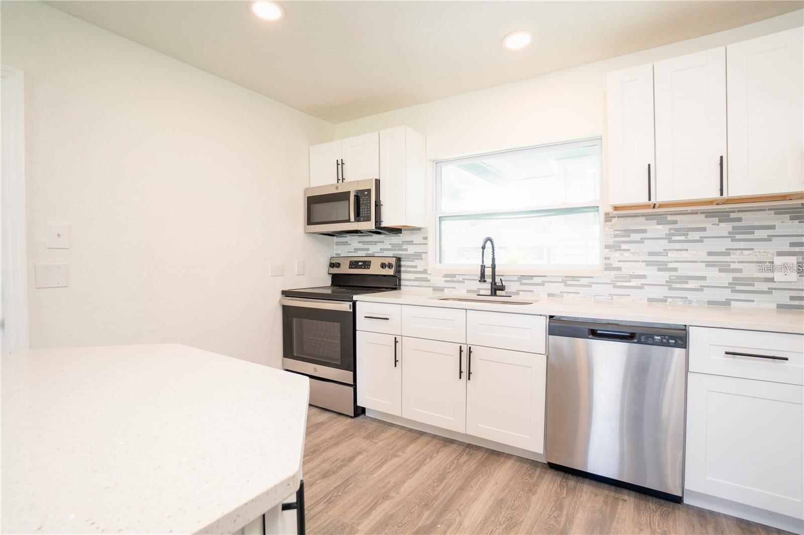Image 7 of 37 For 1501 7th Street Se
