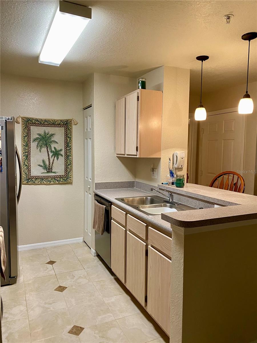 Image 7 of 19 For 7411 Vista Way 102